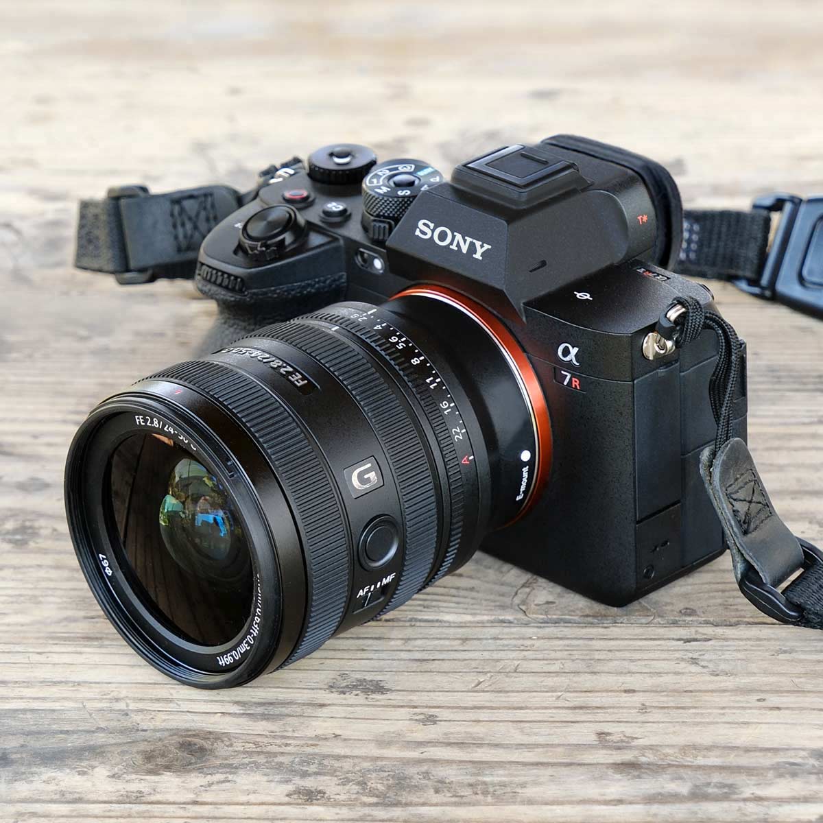 �\�j�[�uFE 24-50mm F2.8 G�v�́g�W���D���h���ڂ̃j���[�^�C�v�Y�[���I