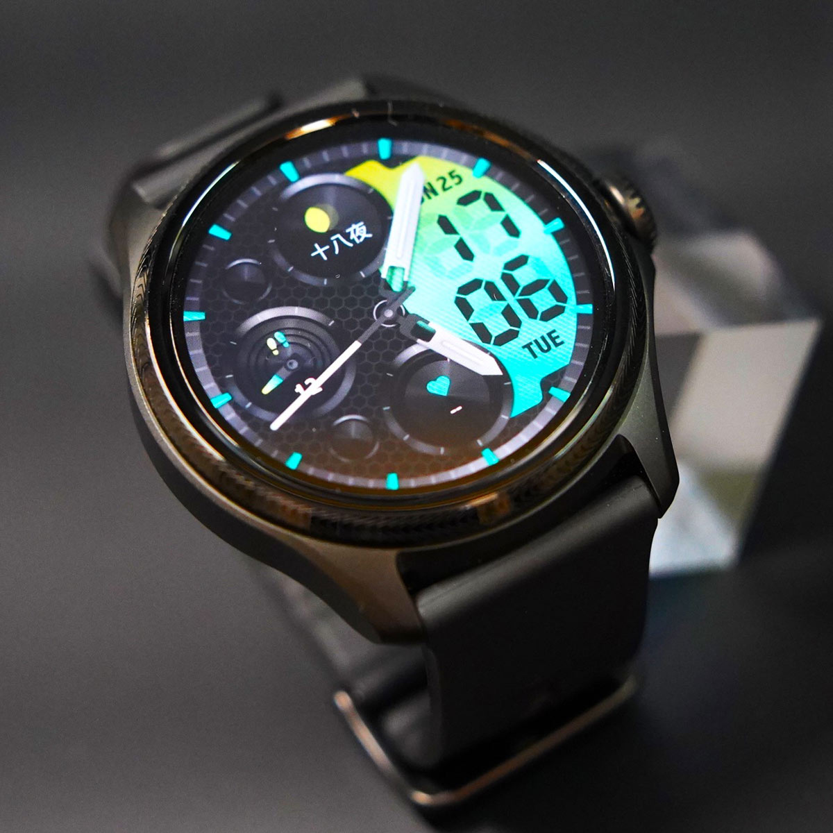 AEghAdĺuTicWatch Pro 5 EndurovI GoogleAvΉŕ֗