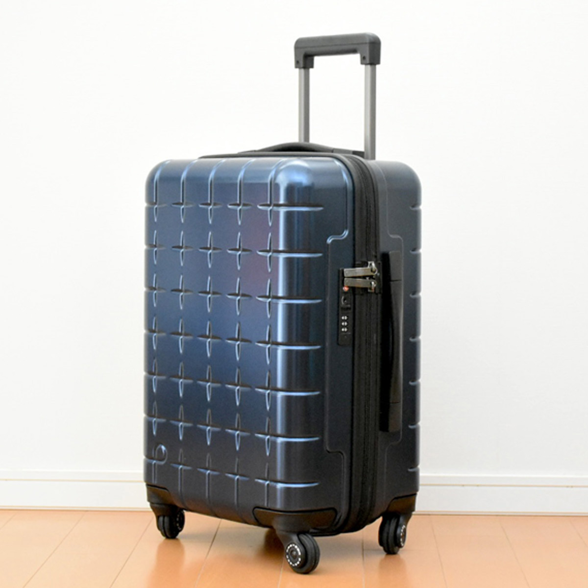 ǂłJāI 360xI[v\ȃX[cP[XŃX}[gȗ