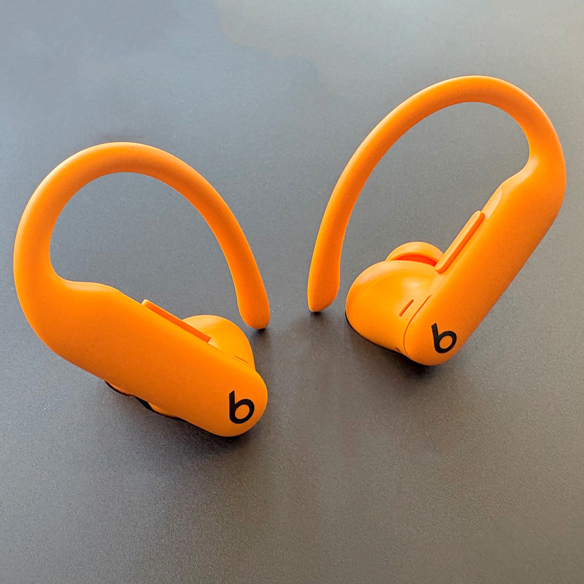 SvɃmCLI Powerbeats Pro 2͒gfUC啝Abvf[g