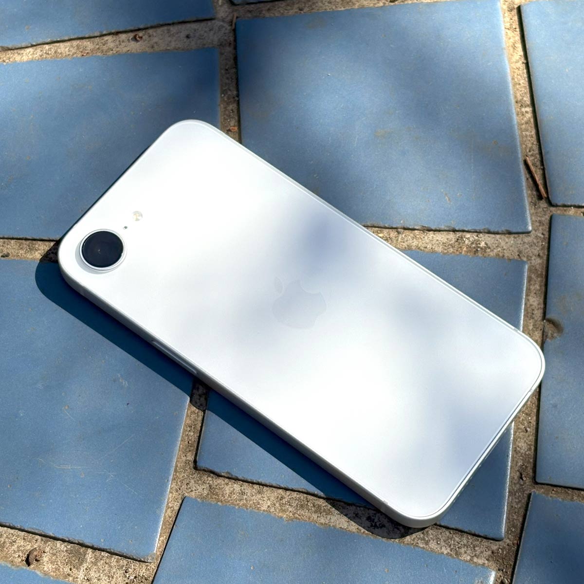 uiPhone 16evUr[AApple Intelligenceg邢΂iPhone̕]́H