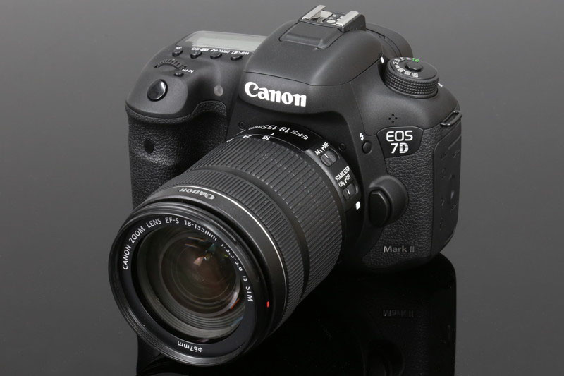 Canon EOS 7D MARK2 EF-S 18-135 IS USM