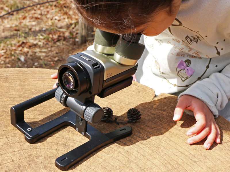 見て＆撮れる顕微鏡”ニコン「ファーブル」を持って子どもと野外観察に 
