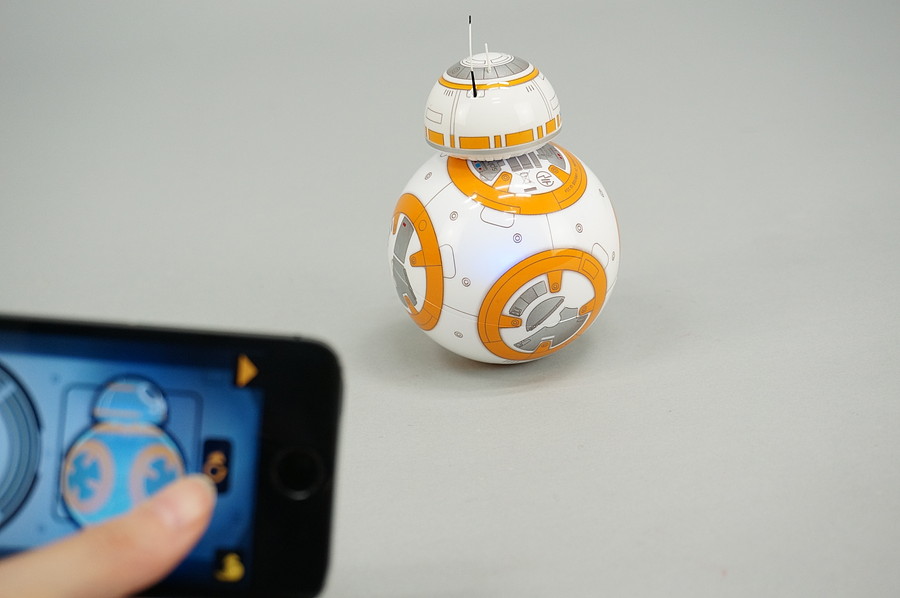 スター・ウォーズ」の新ドロイド「BB-8」と遊んでみました！ - 価格