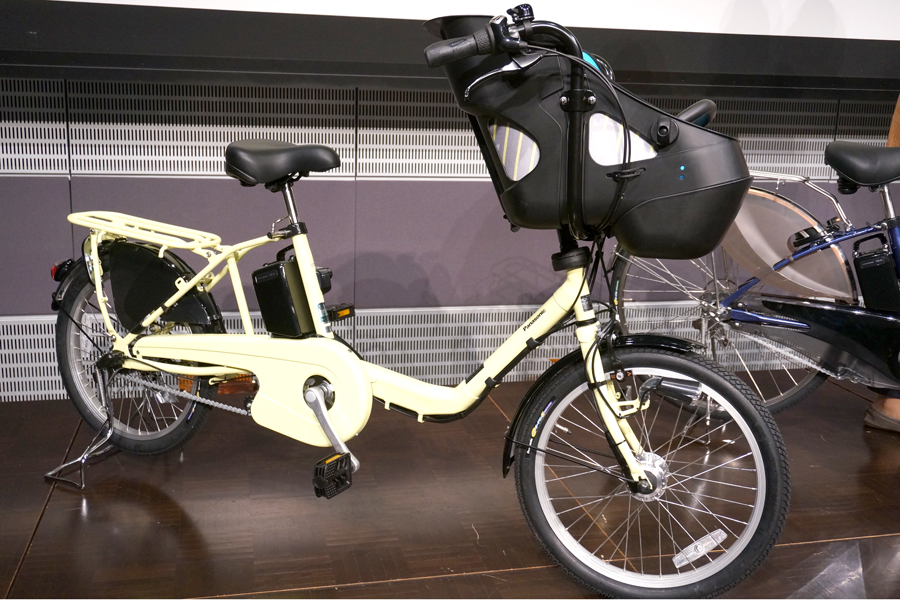 【好評最新品】ナ様　電動自転車Panasonic Gyuttoホワイト 3人乗り対応29 自転車本体