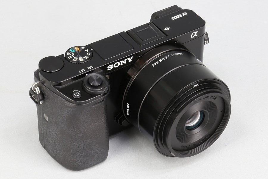 爆買い安いSONY　α5000ボディ　SIGMA19mm art単焦点レンズ付 デジタルカメラ