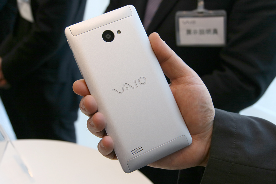 VAIO Phone Biz」はWindows 10 Mobileスマホの本命になるか？ - 価格