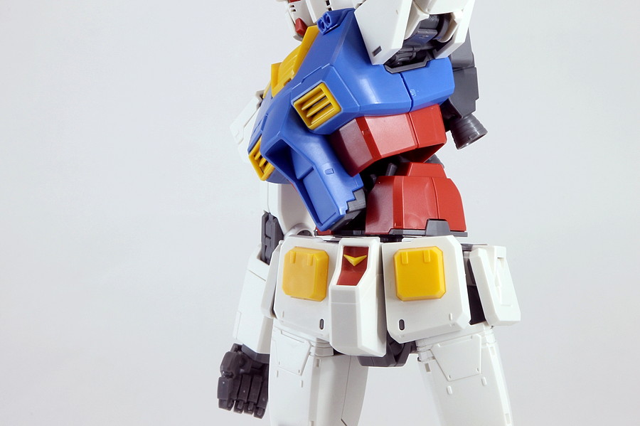 機動戦士ガンダム THE ORIGIN』版のMG「RX-78-02 ガンダム」を組み立て