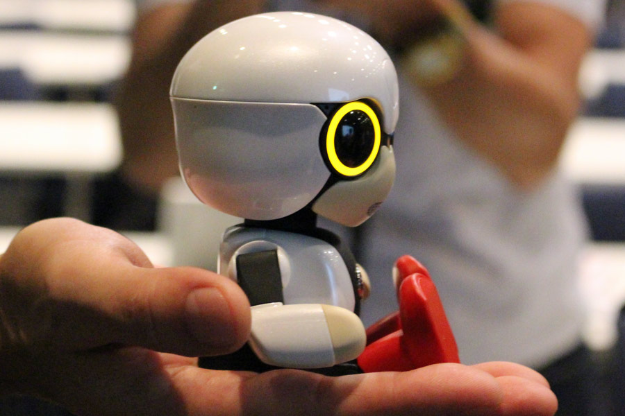 トヨタのコミュニケーションロボット「KIROBO mini」登場 - 価格.com