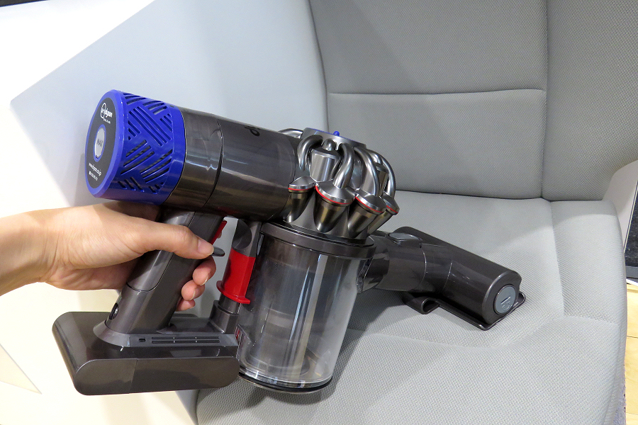 車掃除に最適なパーツが付いたダイソン Dyson V6 Car Boat をチェックしてきた シガーソケット用充電器付きモデルも登場 価格 Comマガジン