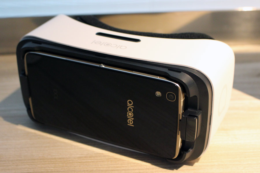 新品 Alcatel  IDOL4 ゴールド SIMフリー携帯 VRゴーグル付属