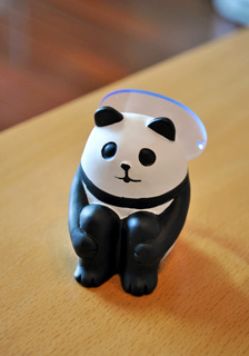 体育座りした動物がスマホを背負う ほっこりするスマホスタンド 価格 Comマガジン