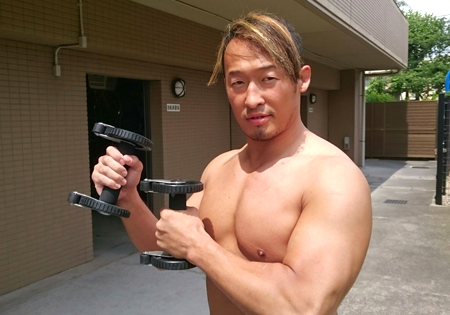 最強ノ胸筋ヲ プロレスラーも驚愕の筋トレグッズがこちら 価格 Comマガジン