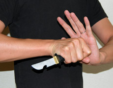 気分は忍者! 意外と使いやすい刀型ボトルオープナー