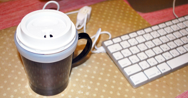コンビニコーヒーがずっと温かい! USBカップウォーマー