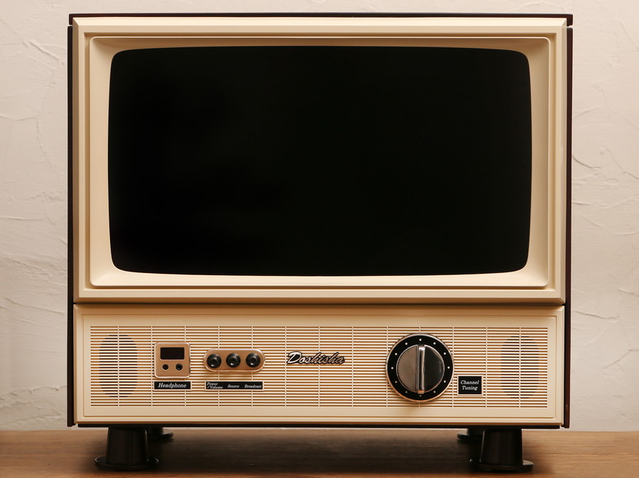 ブラウン管テレビのようなビンテージ調デザインの液晶テレビ Vt3 Br が自宅に来た 価格 Comマガジン