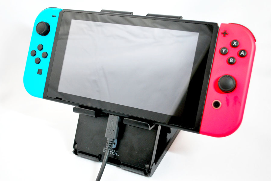 Nintendo Switchのお悩み「充電しながら遊びにくい」を解決する 