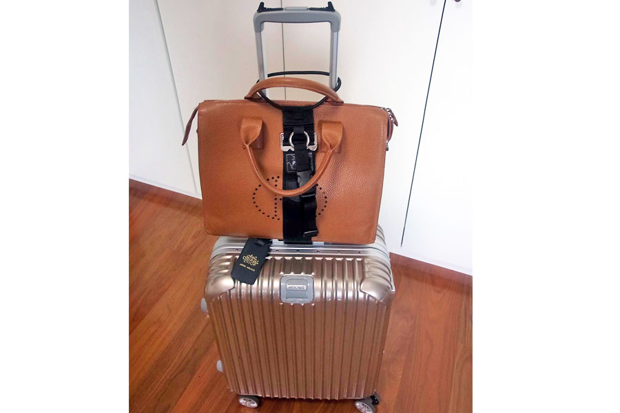 スーツケースにバッグと服を固定できる“とめるベルト”が超便利！ - 価格.comマガジン