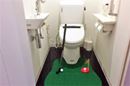 片時もゴルフから離れたくない方へ! トイレタイムにナイスインw