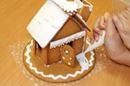 憧れの“お菓子の家”が現実に！ 組み立てキットで簡単に作れちゃった♪ 