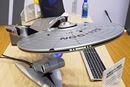 「PCなんだぜ。これ」 レノボがスタートレック宇宙船型PCを披露