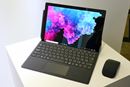 「Surface」の新色ブラックモデルはUSBポートの奥まで真っ黒