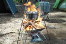 楽しくてウマい！ 焚き火台で作る“吊り鍋料理”と“オーブン料理”に初挑戦!!