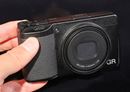 2019年春の発売まで待てない! リコー「GR III」の試作機に触ってきた!