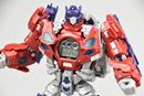 「G-SHOCK」が「トランスフォーマー」の中に! コラボ変形フィギュアを触り倒してみた