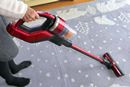子育て家庭やペットのいる家に激推し! 東芝のスティック掃除機「トルネオV コードレス」