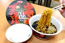 「ライス持ってこい、絶対にだ!」白米不可欠な富山ブラック、カップ麺と店舗をガチ食べ比べ