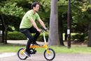 30秒かからずに輪行準備完了! モバイルバッテリーで走る電動アシスト自転車「アウトランクe」