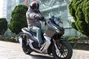 乗りやすくて楽しいヤツ! 150ccクラスのアドベンチャー系スクーター「ADV150」の人気に納得