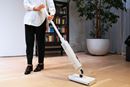 前後左右、自由に動かして掃除できる!浮いているかのように軽い操作性の「BALMUDA The Cleaner」