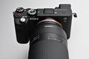 世界最小・最軽量の望遠ズーム! タムロン「70-300mm F/4.5-6.3 Di III RXD」レビュー