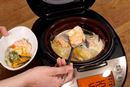 普通に炊飯するだけ! タイガーの炊飯器「tacook」で作る鮭と野菜のクリーム煮【動画】