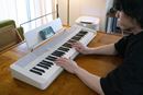 おしゃれキーボード「カシオトーン CT-S1」でピアノ未経験男子が演奏に挑戦
