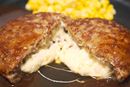 ガストの「チーズINハンバーグ」がお取り寄せ可能に! お店の味と比べてみた