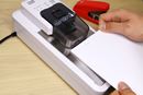 7万円の「ホチキス針抜くだけ機」! 超ピーキーなMAX「ERZ-30」の実力を検証