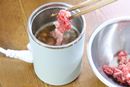 カレーも作れる「マグカップ型電気鍋」を使ってみた! 直飲み食いレビュー
