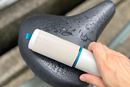驚きの吸水力! 「スティック型」の新感覚タオルで雨の日の外出が快適に♪