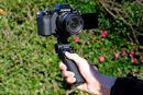 富士フイルム純正の三脚グリップ「TG-BT1」レビュー! スムーズな片手操作を実現する注目アクセサリー