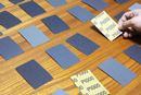 狂気! 触覚か色覚で“やすりの粗さ”をマッチさせる「やすり神経衰弱」で遊んでみた