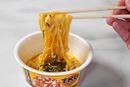卵をかける専用「どん兵衛」は悪魔的なウマさ! 食後はこんな楽しみもあった