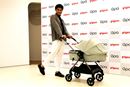 小島よしおも驚き! ピジョンのフラッグシップベビーカー「epa」は何が新しいのか