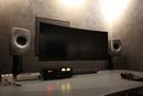 �ƊE��18�N�̋L�҂��������g�ꐶ���m�h�f�X�N�g�b�v�X�s�[�J�[��GENELEC�������b