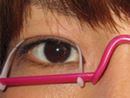 自宅でこっそりプチ整形!? 二重まぶたになるためのトレーナー
