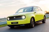 ホンダ初のEV「Honda e」日本で2020年に発売!? 後輪駆動でスポーティーな走りも