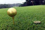 ピッカピカ！ 金沢の“金箔”が施された「金の玉」でゴルフをやってみた