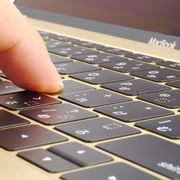 アップルが「MacBook」キーボードの不具合認めて無償修理へ